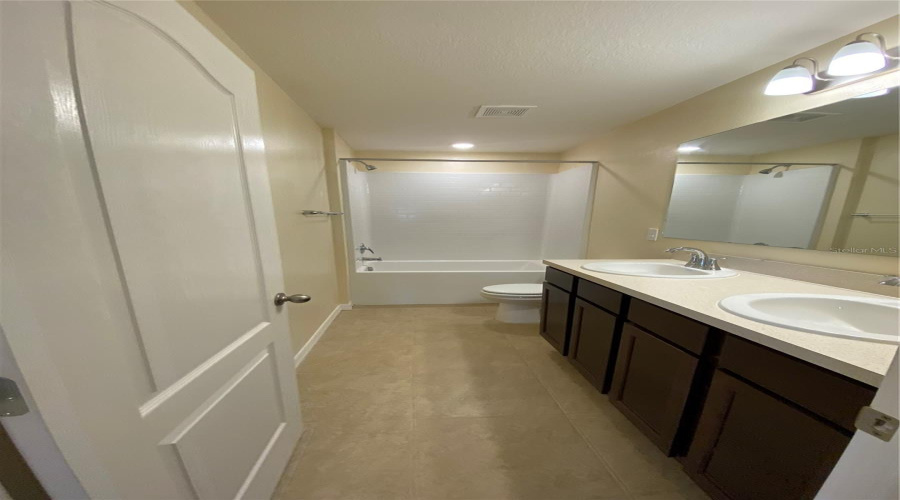 KISSIMMEE, Florida 34746, 3 Bedrooms Bedrooms, ,2 BathroomsBathrooms,Residential,For Sale,CORAL CASTLE,0,MFRS5126999
