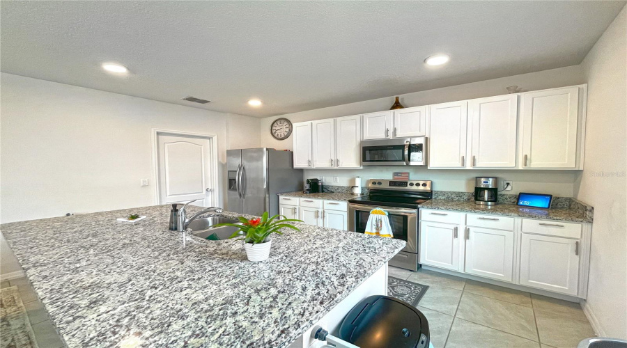 KISSIMMEE, Florida 34747, 4 Bedrooms Bedrooms, ,2 BathroomsBathrooms,Residential,For Sale,ALBA,MFRO6305693