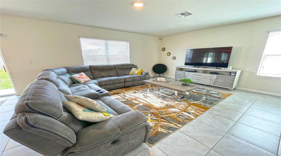 KISSIMMEE, Florida 34747, 4 Bedrooms Bedrooms, ,2 BathroomsBathrooms,Residential,For Sale,ALBA,MFRO6305693
