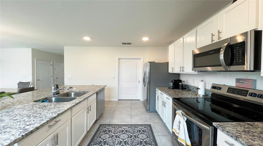 KISSIMMEE, Florida 34747, 4 Bedrooms Bedrooms, ,2 BathroomsBathrooms,Residential,For Sale,ALBA,MFRO6305693