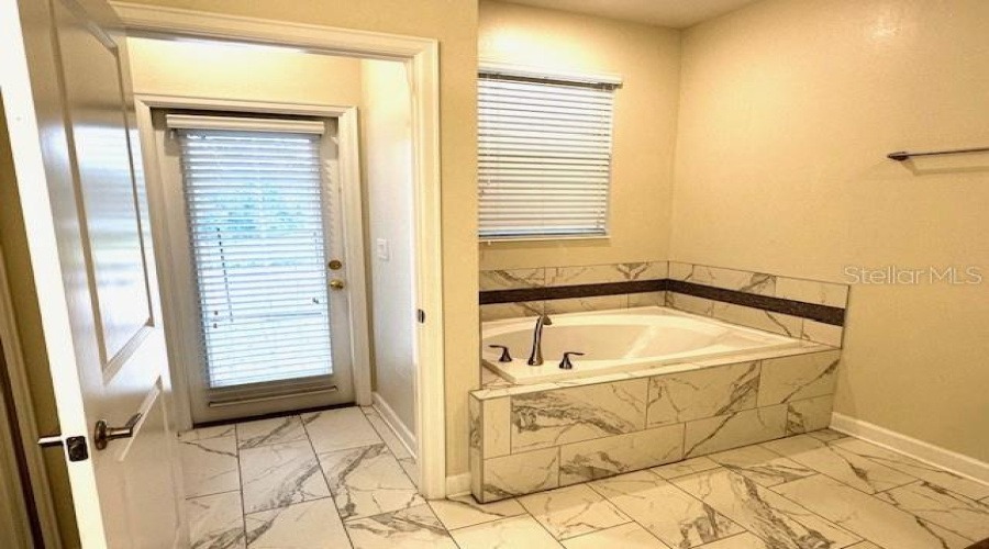 DAVENPORT, Florida 33896, 8 Bedrooms Bedrooms, ,5 BathroomsBathrooms,Residential,For Sale,MAIDSTONE,0,MFRO6309591