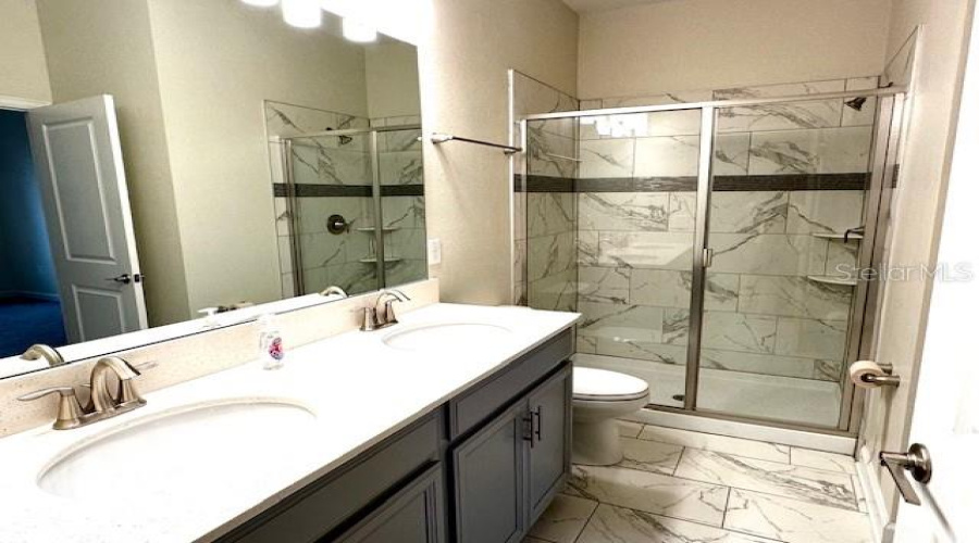 DAVENPORT, Florida 33896, 8 Bedrooms Bedrooms, ,5 BathroomsBathrooms,Residential,For Sale,MAIDSTONE,0,MFRO6309591