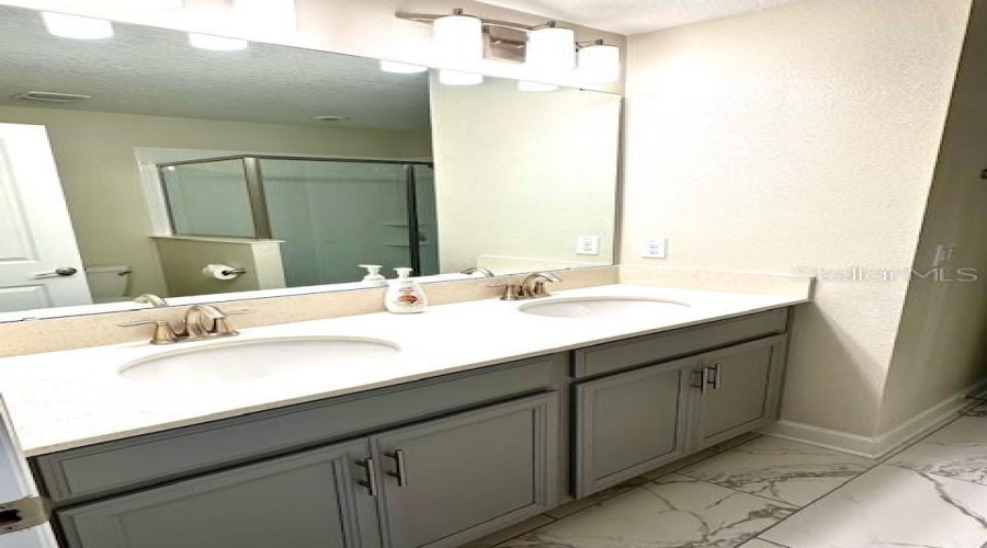 DAVENPORT, Florida 33896, 8 Bedrooms Bedrooms, ,5 BathroomsBathrooms,Residential,For Sale,MAIDSTONE,0,MFRO6309591