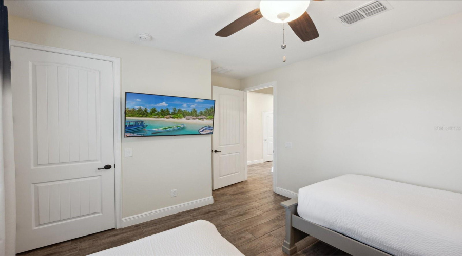 KISSIMMEE, Florida 34747, 3 Bedrooms Bedrooms, ,3 BathroomsBathrooms,Residential,For Sale,ON THE ROCKS,0,MFRO6310168