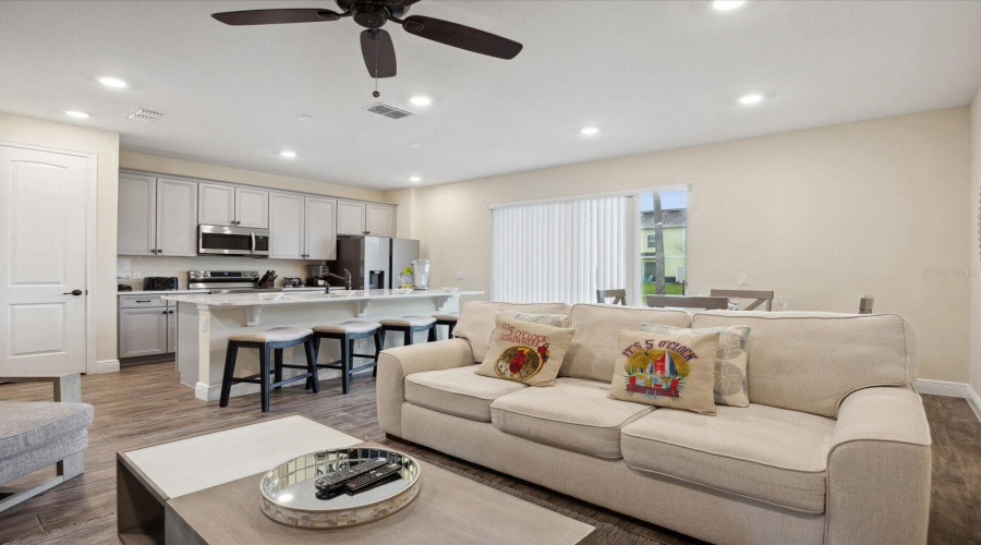 KISSIMMEE, Florida 34747, 3 Bedrooms Bedrooms, ,3 BathroomsBathrooms,Residential,For Sale,ON THE ROCKS,0,MFRO6310168