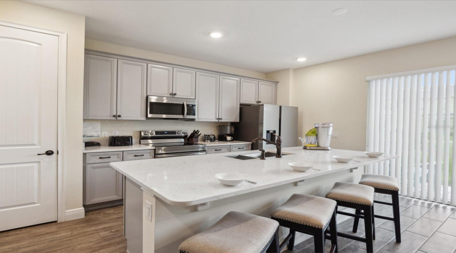 KISSIMMEE, Florida 34747, 3 Bedrooms Bedrooms, ,3 BathroomsBathrooms,Residential,For Sale,ON THE ROCKS,0,MFRO6310168