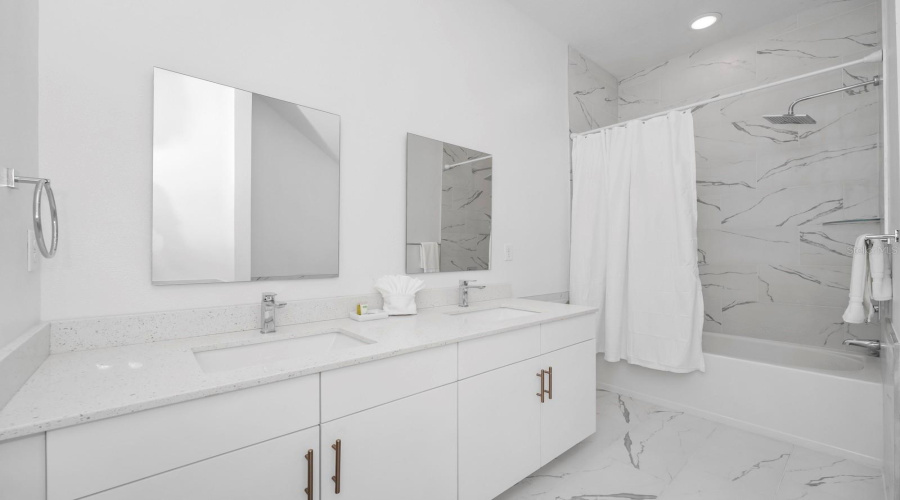 DAVENPORT, Florida 33896, 5 Bedrooms Bedrooms, ,4 BathroomsBathrooms,Residential,For Sale,FAMAGUSTA,0,MFRO6307450