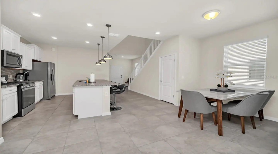 DAVENPORT, Florida 33837, 7 Bedrooms Bedrooms, ,5 BathroomsBathrooms,Residential,For Sale,OAKMOSS,0,MFRO6310194