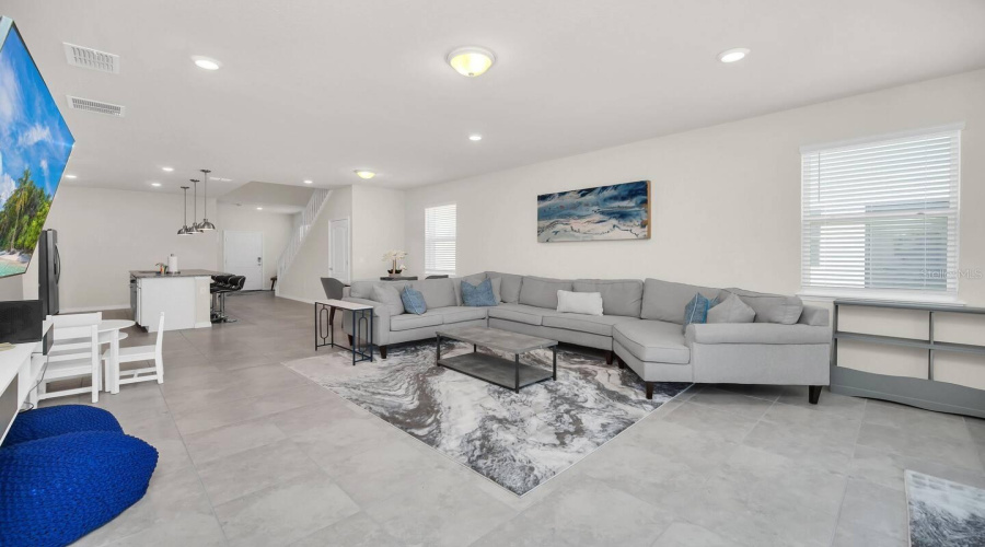 DAVENPORT, Florida 33837, 7 Bedrooms Bedrooms, ,5 BathroomsBathrooms,Residential,For Sale,OAKMOSS,0,MFRO6310194