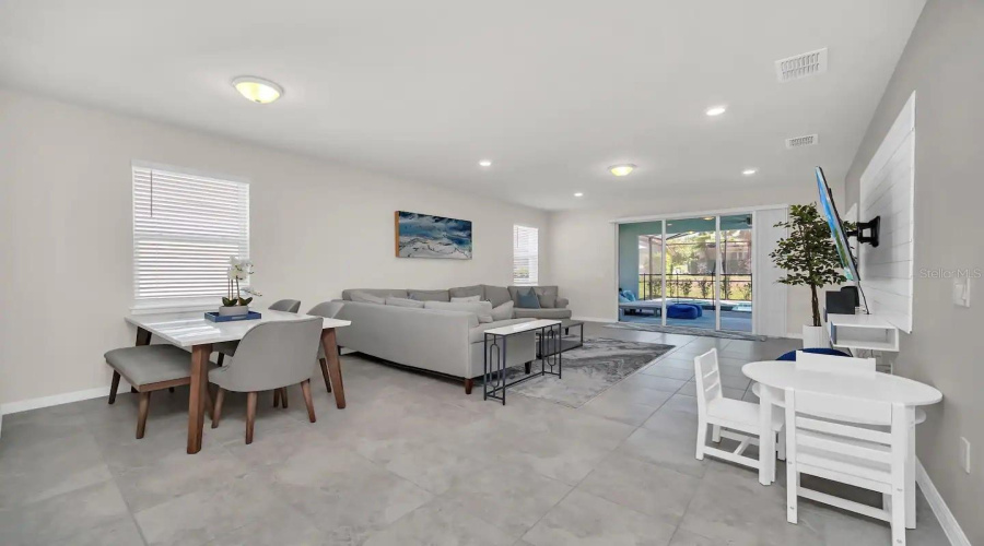 DAVENPORT, Florida 33837, 7 Bedrooms Bedrooms, ,5 BathroomsBathrooms,Residential,For Sale,OAKMOSS,0,MFRO6310194