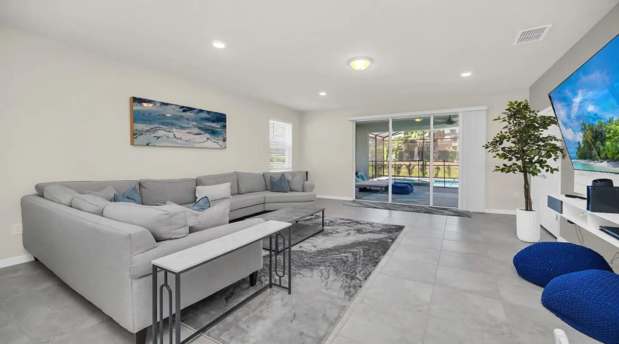 DAVENPORT, Florida 33837, 7 Bedrooms Bedrooms, ,5 BathroomsBathrooms,Residential,For Sale,OAKMOSS,0,MFRO6310194