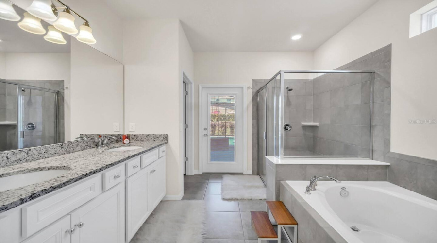 DAVENPORT, Florida 33837, 7 Bedrooms Bedrooms, ,5 BathroomsBathrooms,Residential,For Sale,OAKMOSS,0,MFRO6310194