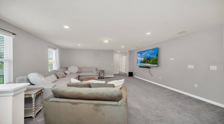 DAVENPORT, Florida 33837, 7 Bedrooms Bedrooms, ,5 BathroomsBathrooms,Residential,For Sale,OAKMOSS,0,MFRO6310194