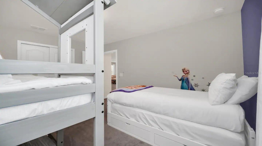 DAVENPORT, Florida 33837, 7 Bedrooms Bedrooms, ,5 BathroomsBathrooms,Residential,For Sale,OAKMOSS,0,MFRO6310194