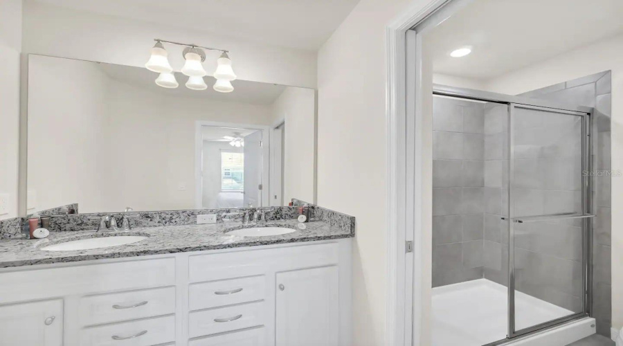 DAVENPORT, Florida 33837, 7 Bedrooms Bedrooms, ,5 BathroomsBathrooms,Residential,For Sale,OAKMOSS,0,MFRO6310194