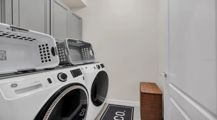 DAVENPORT, Florida 33837, 7 Bedrooms Bedrooms, ,5 BathroomsBathrooms,Residential,For Sale,OAKMOSS,0,MFRO6310194