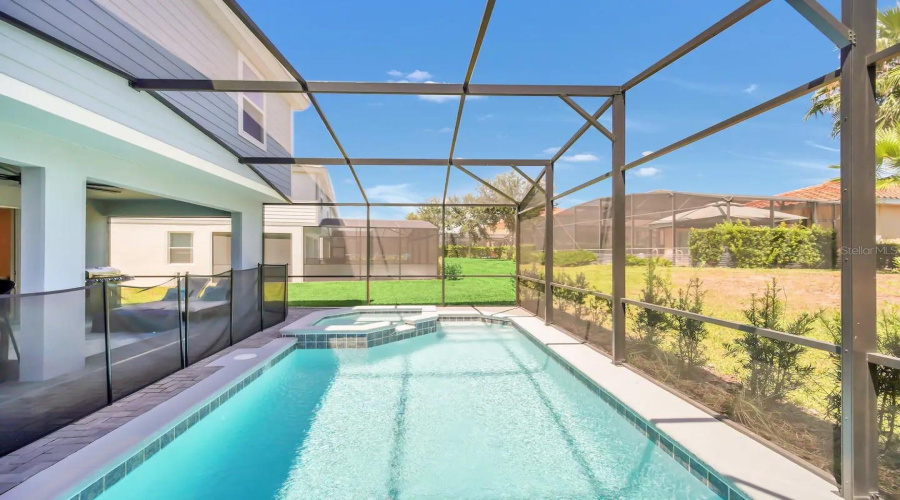 DAVENPORT, Florida 33837, 7 Bedrooms Bedrooms, ,5 BathroomsBathrooms,Residential,For Sale,OAKMOSS,0,MFRO6310194