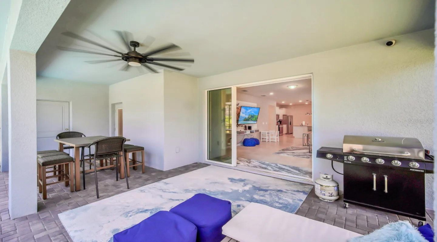 DAVENPORT, Florida 33837, 7 Bedrooms Bedrooms, ,5 BathroomsBathrooms,Residential,For Sale,OAKMOSS,0,MFRO6310194