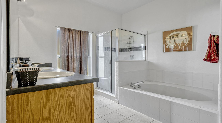 DAVENPORT, Florida 33837, 5 Bedrooms Bedrooms, ,3 BathroomsBathrooms,Residential,For Sale,CADIZ,0,MFRO6305652