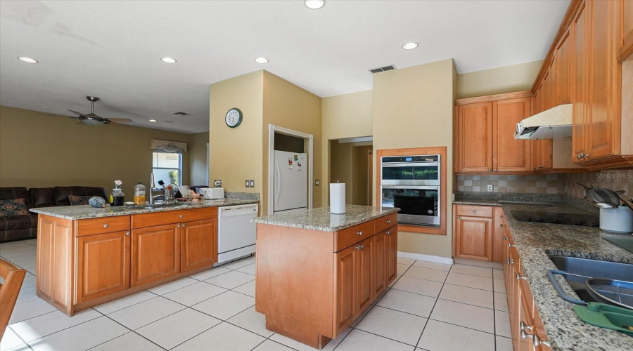 Orlando, Florida 32836, 5 Bedrooms Bedrooms, ,5 Bathroomsbathrooms,Residential,For Sale,Phillips Grove,Mfro6310085