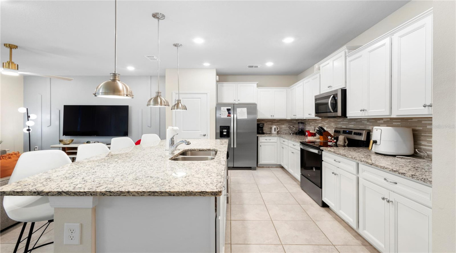 DAVENPORT, Florida 33897, 5 Bedrooms Bedrooms, ,4 BathroomsBathrooms,Residential,For Sale,LANA,0,MFRO6310511