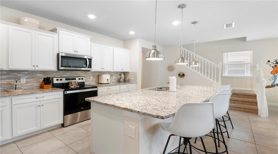 DAVENPORT, Florida 33897, 5 Bedrooms Bedrooms, ,4 BathroomsBathrooms,Residential,For Sale,LANA,0,MFRO6310511