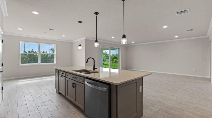 ORLANDO, Florida 32836, 5 Bedrooms Bedrooms, ,3 BathroomsBathrooms,Residential,For Sale,PARK ESTATES,0,MFRO6310446