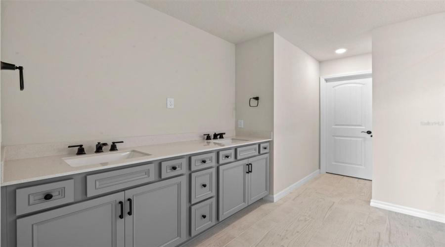 ORLANDO, Florida 32836, 5 Bedrooms Bedrooms, ,3 BathroomsBathrooms,Residential,For Sale,PARK ESTATES,0,MFRO6310446