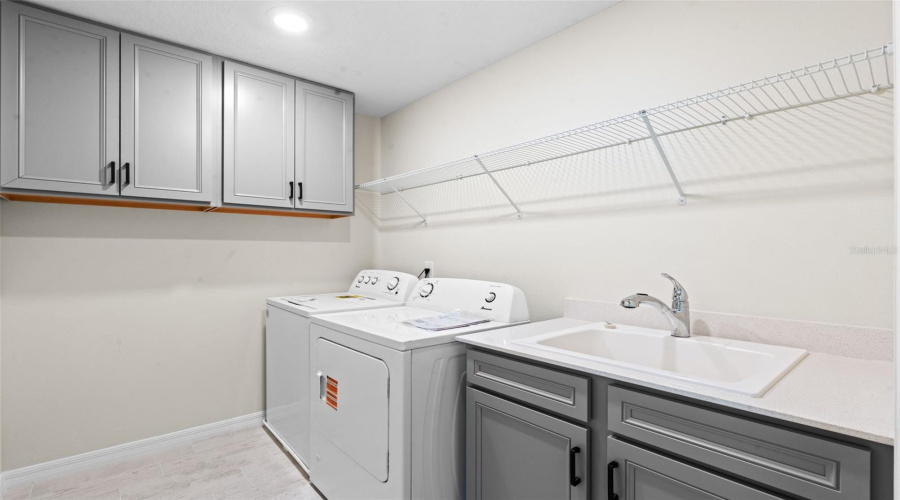 ORLANDO, Florida 32836, 5 Bedrooms Bedrooms, ,3 BathroomsBathrooms,Residential,For Sale,PARK ESTATES,0,MFRO6310446