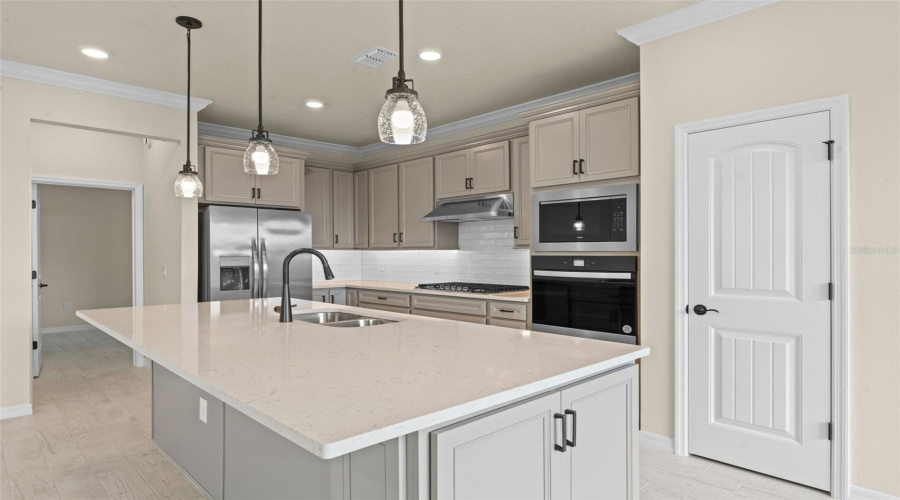 ORLANDO, Florida 32836, 5 Bedrooms Bedrooms, ,3 BathroomsBathrooms,Residential,For Sale,PARK ESTATES,0,MFRO6310446