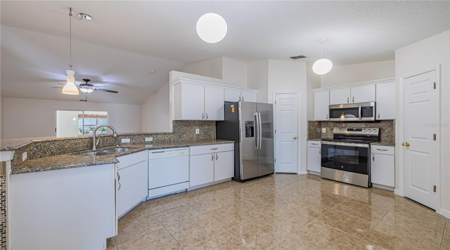 DAVENPORT, Florida 33897, 4 Bedrooms Bedrooms, ,2 BathroomsBathrooms,Residential,For Sale,HIGHWAY 27,0,MFRO6302143