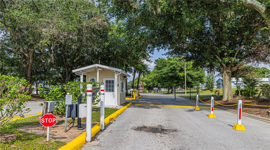 DAVENPORT, Florida 33897, 4 Bedrooms Bedrooms, ,2 BathroomsBathrooms,Residential,For Sale,HIGHWAY 27,0,MFRO6302143