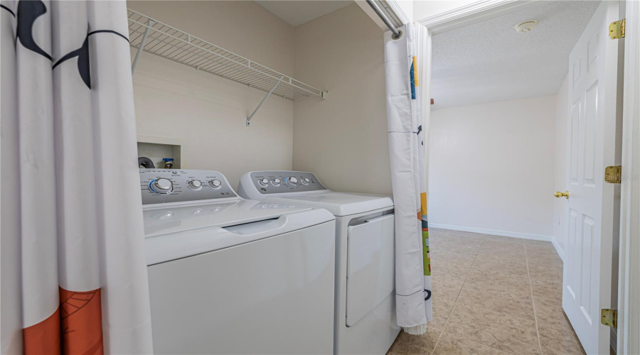 DAVENPORT, Florida 33897, 4 Bedrooms Bedrooms, ,2 BathroomsBathrooms,Residential,For Sale,HIGHWAY 27,0,MFRO6302143