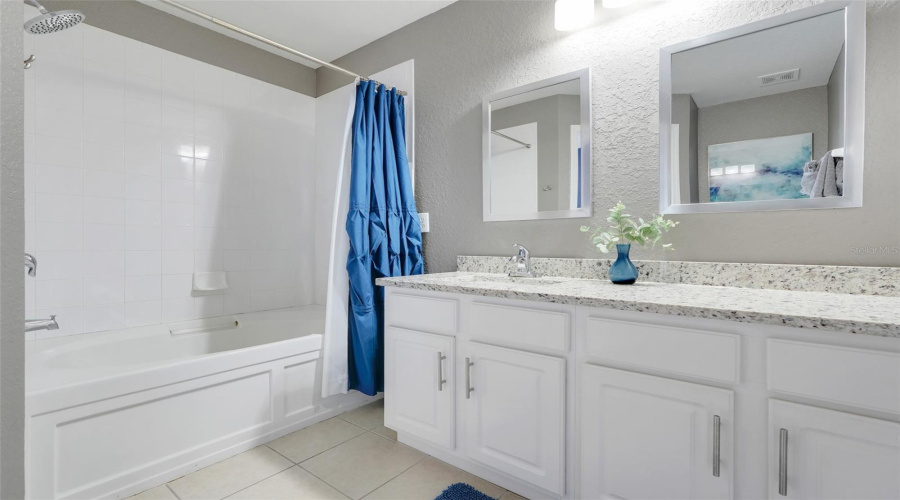 KISSIMMEE, Florida 34747, 3 Bedrooms Bedrooms, ,3 BathroomsBathrooms,Residential,For Sale,MANESHAW,MFRG5097261