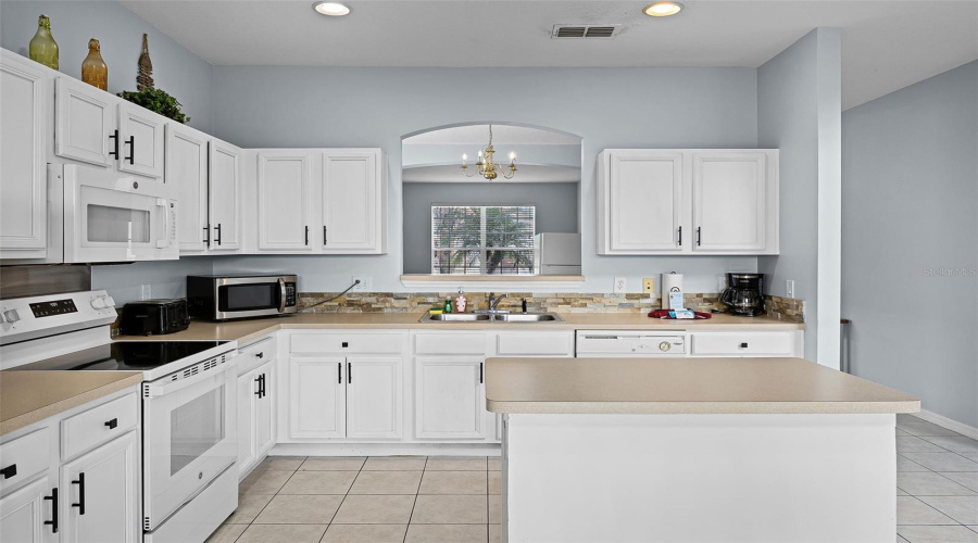 DAVENPORT, Florida 33837, 7 Bedrooms Bedrooms, ,4 BathroomsBathrooms,Residential,For Sale,ROSSO,0,MFRS5127285