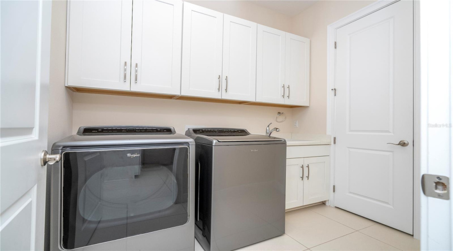 ORLANDO, Florida 32836, 7 Bedrooms Bedrooms, ,6 BathroomsBathrooms,Residential,For Sale,PIPPEN,0,MFRO6310847