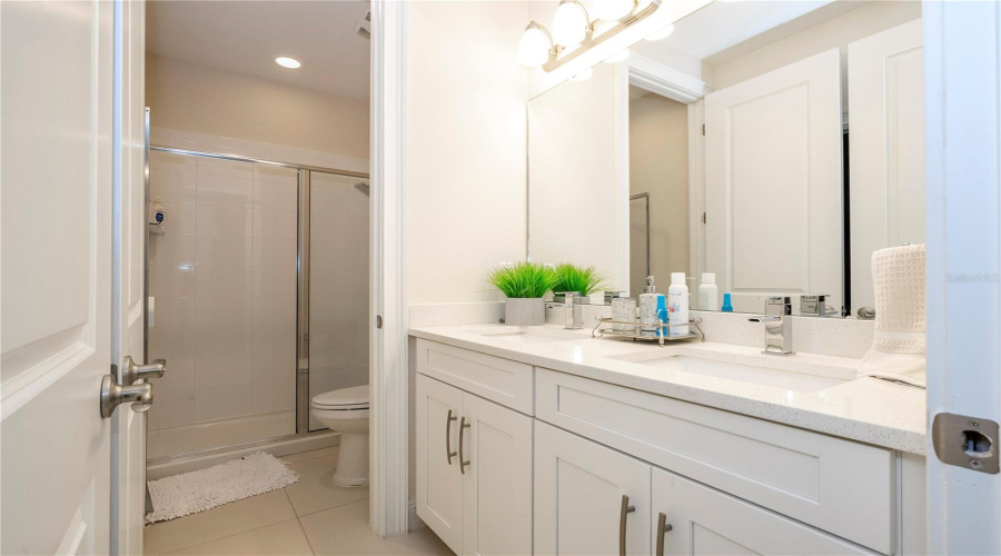 ORLANDO, Florida 32836, 7 Bedrooms Bedrooms, ,6 BathroomsBathrooms,Residential,For Sale,PIPPEN,0,MFRO6310847