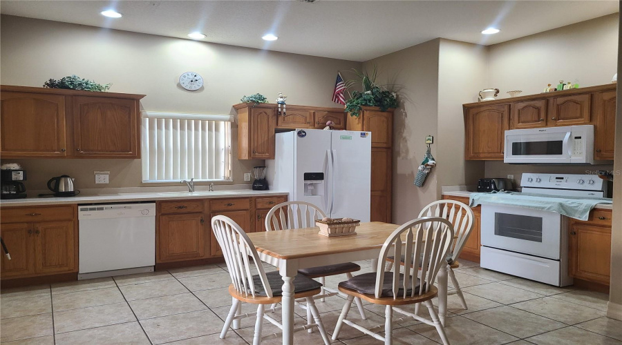DAVENPORT, Florida 33897, 4 Bedrooms Bedrooms, ,4 BathroomsBathrooms,Residential,For Sale,VISTA,MFRO6309451