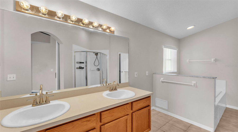 DAVENPORT, Florida 33837, 3 Bedrooms Bedrooms, ,2 BathroomsBathrooms,Residential,For Sale,SIR PHILLIPS,0,MFRL4953063