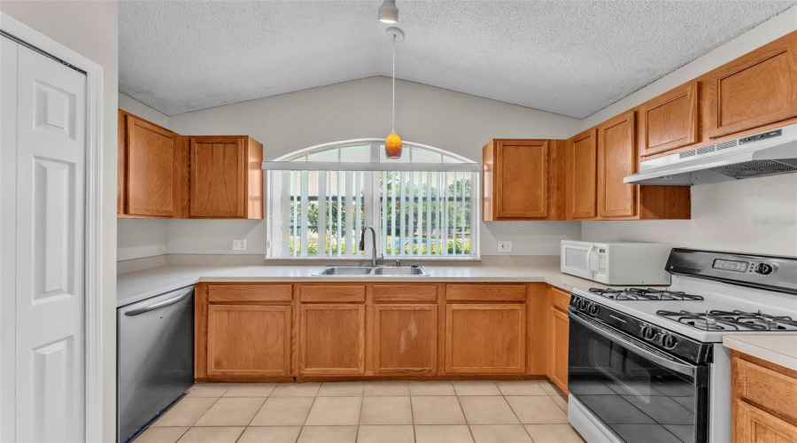 DAVENPORT, Florida 33837, 3 Bedrooms Bedrooms, ,2 BathroomsBathrooms,Residential,For Sale,SIR PHILLIPS,0,MFRL4953063
