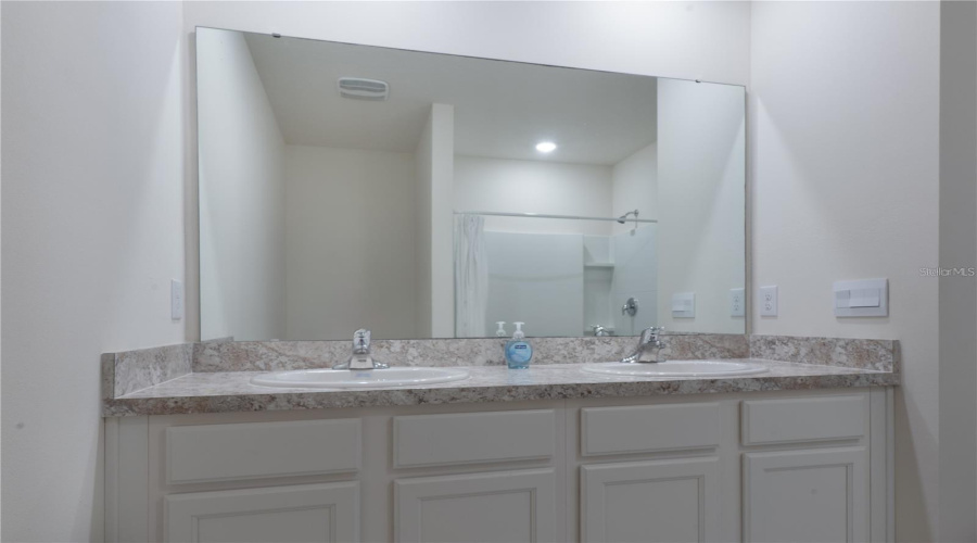 DAVENPORT, Florida 33837, 3 Bedrooms Bedrooms, ,2 BathroomsBathrooms,Residential,For Sale,BERRY,0,MFRO6311233