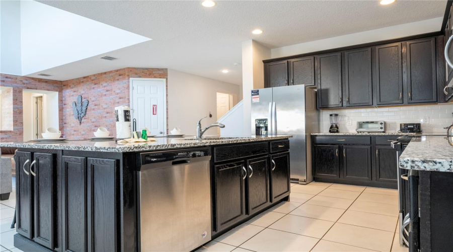 KISSIMMEE, Florida 34747, 6 Bedrooms Bedrooms, ,5 BathroomsBathrooms,Residential,For Sale,SUNSHINE RIDGE,0,MFRO6308908