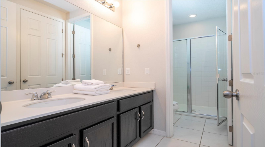 KISSIMMEE, Florida 34747, 6 Bedrooms Bedrooms, ,5 BathroomsBathrooms,Residential,For Sale,SUNSHINE RIDGE,0,MFRO6308908