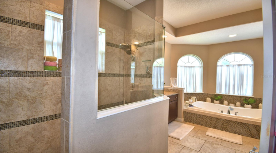 DAVENPORT, Florida 33837, 5 Bedrooms Bedrooms, ,4 BathroomsBathrooms,Residential,For Sale,PINEHURST,0,MFRP4934886