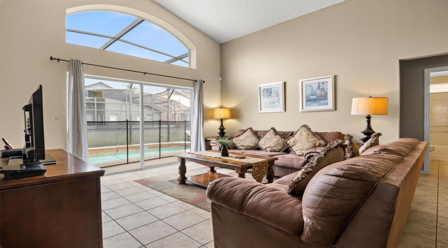 Spacious living room overlooking pool