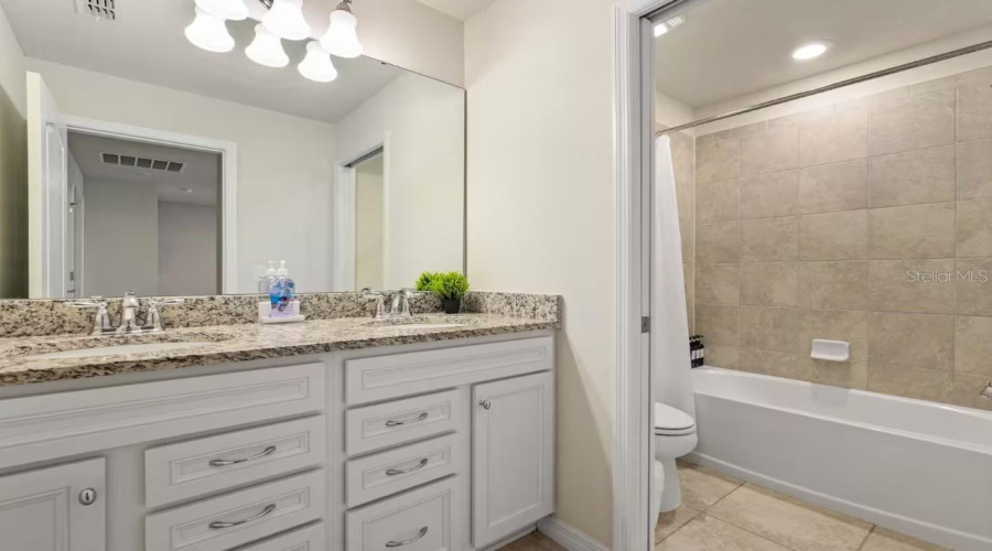 DAVENPORT, Florida 33837, 5 Bedrooms Bedrooms, ,4 BathroomsBathrooms,Residential,For Sale,OAK SPRING,0,MFRO6311254