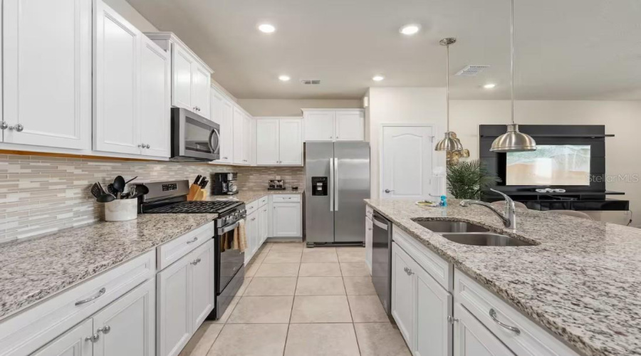 DAVENPORT, Florida 33837, 5 Bedrooms Bedrooms, ,4 BathroomsBathrooms,Residential,For Sale,OAK SPRING,0,MFRO6311254