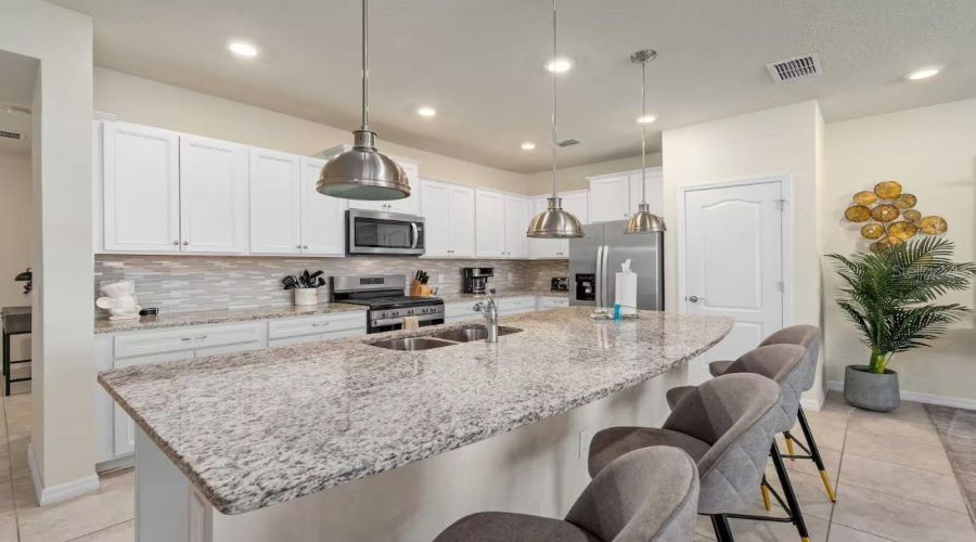 DAVENPORT, Florida 33837, 5 Bedrooms Bedrooms, ,4 BathroomsBathrooms,Residential,For Sale,OAK SPRING,0,MFRO6311254