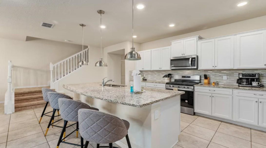 DAVENPORT, Florida 33837, 5 Bedrooms Bedrooms, ,4 BathroomsBathrooms,Residential,For Sale,OAK SPRING,0,MFRO6311254