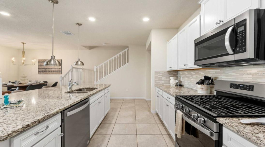 DAVENPORT, Florida 33837, 5 Bedrooms Bedrooms, ,4 BathroomsBathrooms,Residential,For Sale,OAK SPRING,0,MFRO6311254